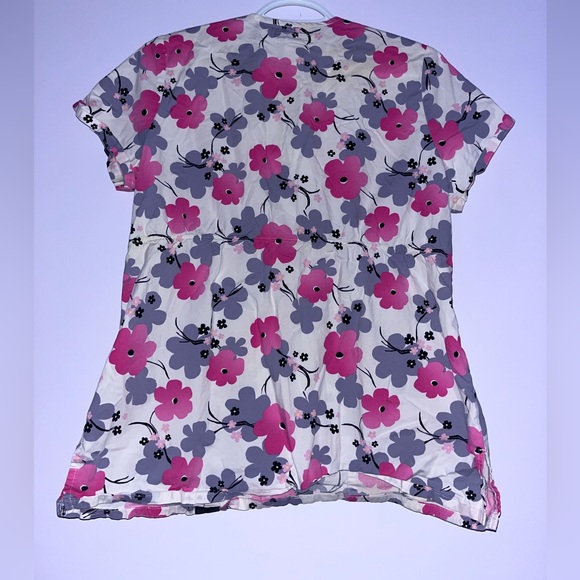 🌺Floral fitted scrub top - Picture 2 of 4